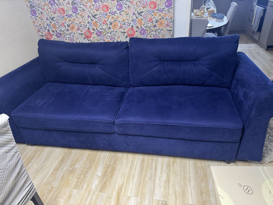 Продам синий  диван  раскладной