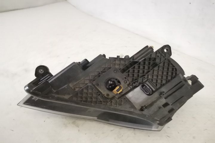 Фар Дясно Оригинален Ксенон Адаптивен Повреден Шкода Суперб 3 / Skoda