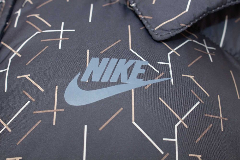 Nike Оригинално Дамско Пухено Яке черно принт пълнеж пух ски XL