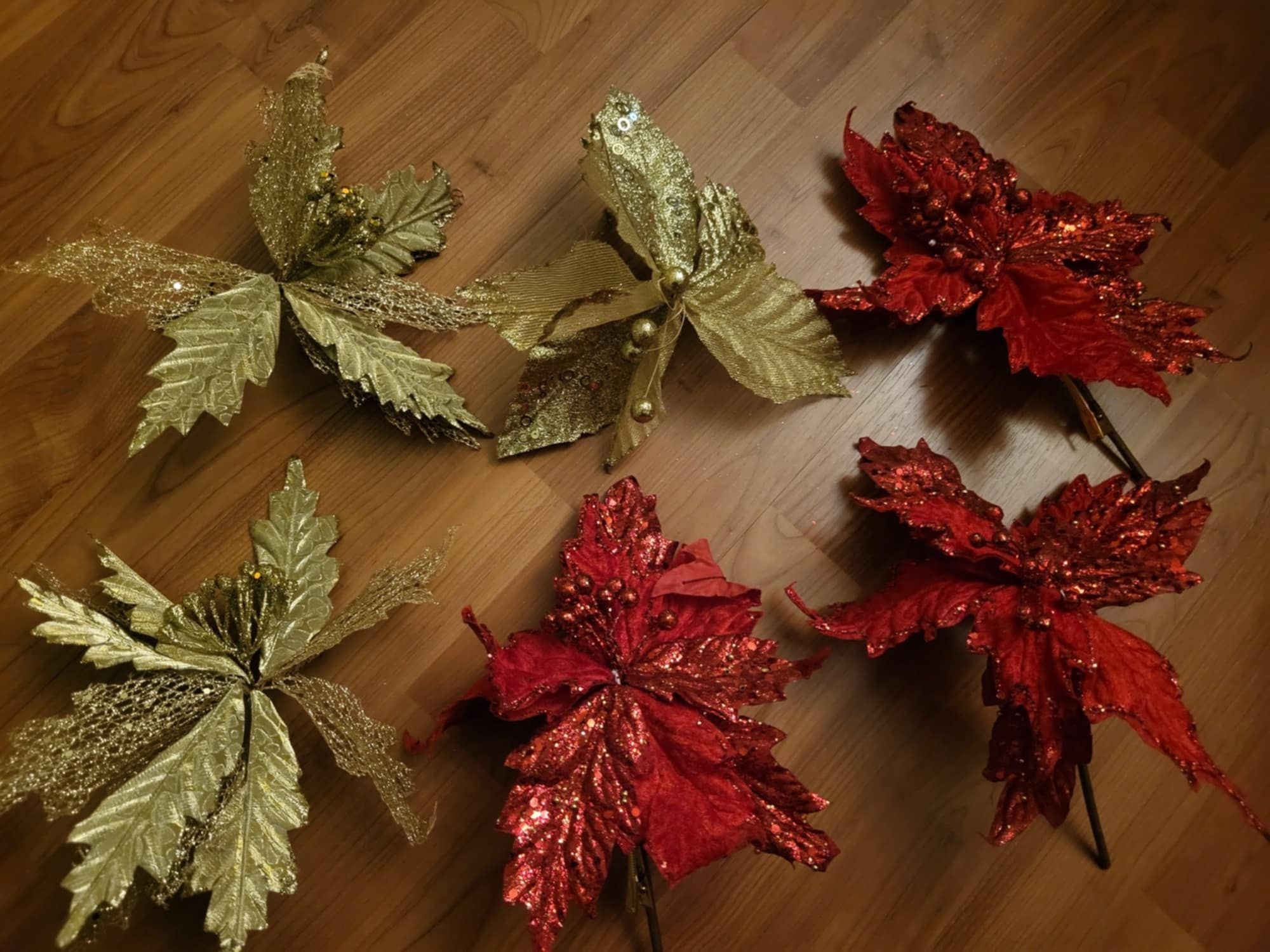 Коледни играчки продавам