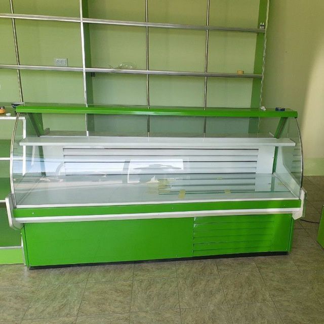 Vitrina xolodilnik