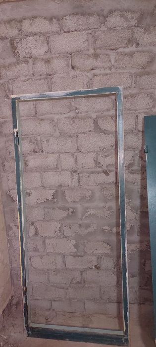 Продаю железную дверь