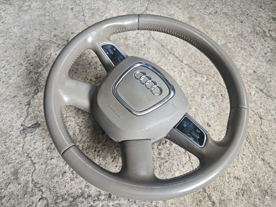 Бежов четирилъчев мулти волан Audi A4 b8 с еърбег