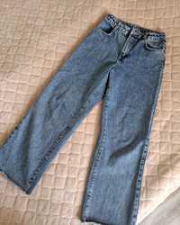 Продам джинсы на девочку 11-12 лет