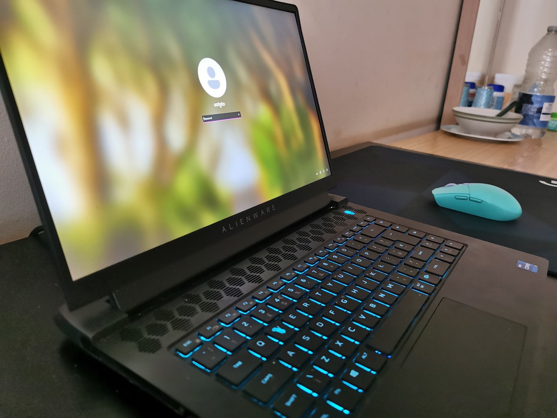 Alien war R5 Геймърски лаптоп с мишка LG и професионална подложка LG