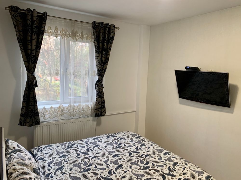 INCHIRIEZ APARTAMENT 2 camere Ploiesti ( zona Baraolt - Mega image )