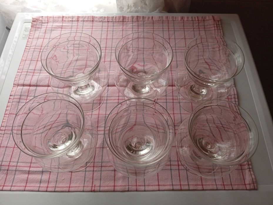 Продавам чаши от две части за сервиране