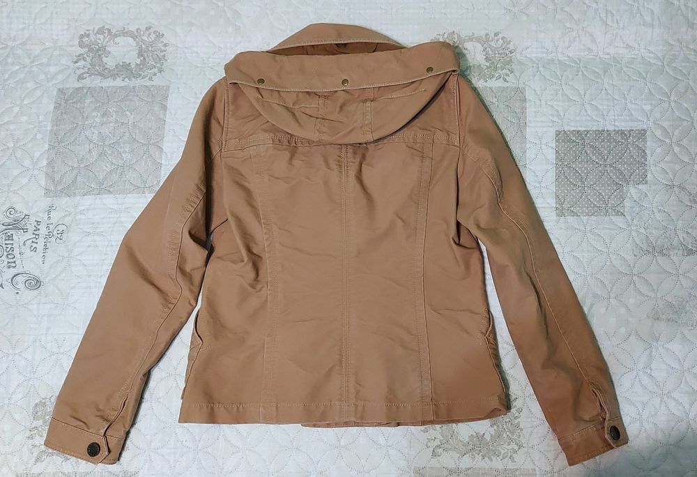 Готино яке на Esprit, р-р М, много красив цвят