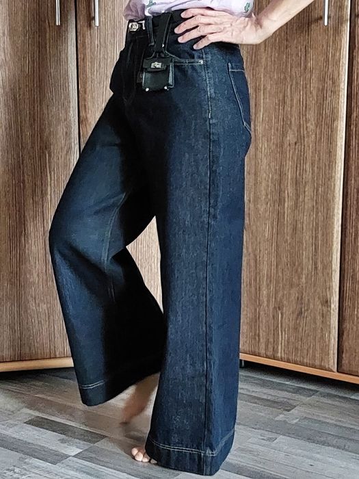 Джинсовые брюки
Б