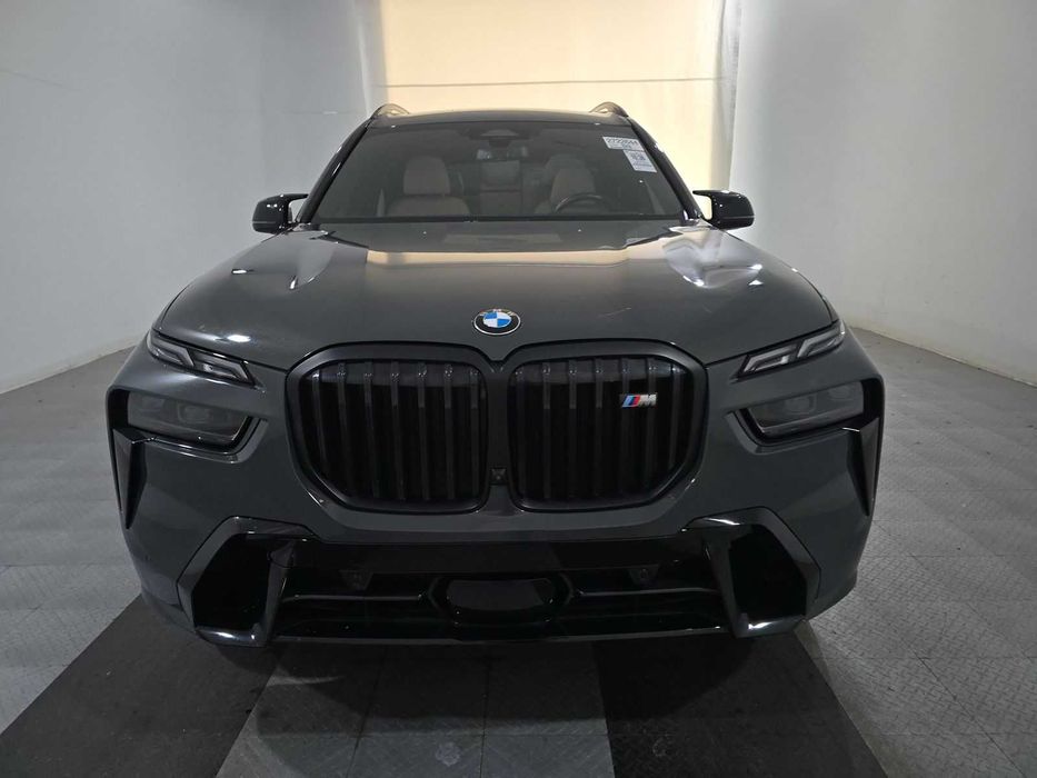 2025 BMW X7 M60i