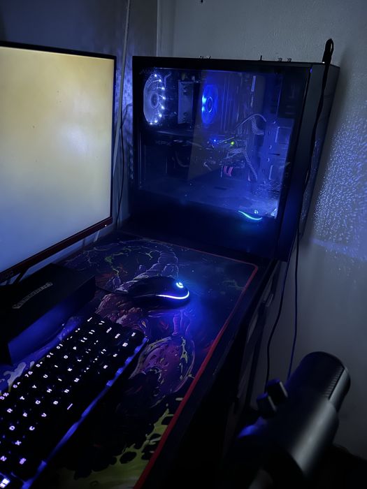 Vand calculator de gaming + volan de gaming