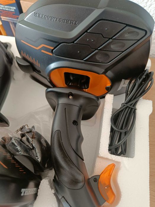 Джойстик Thrustmaster