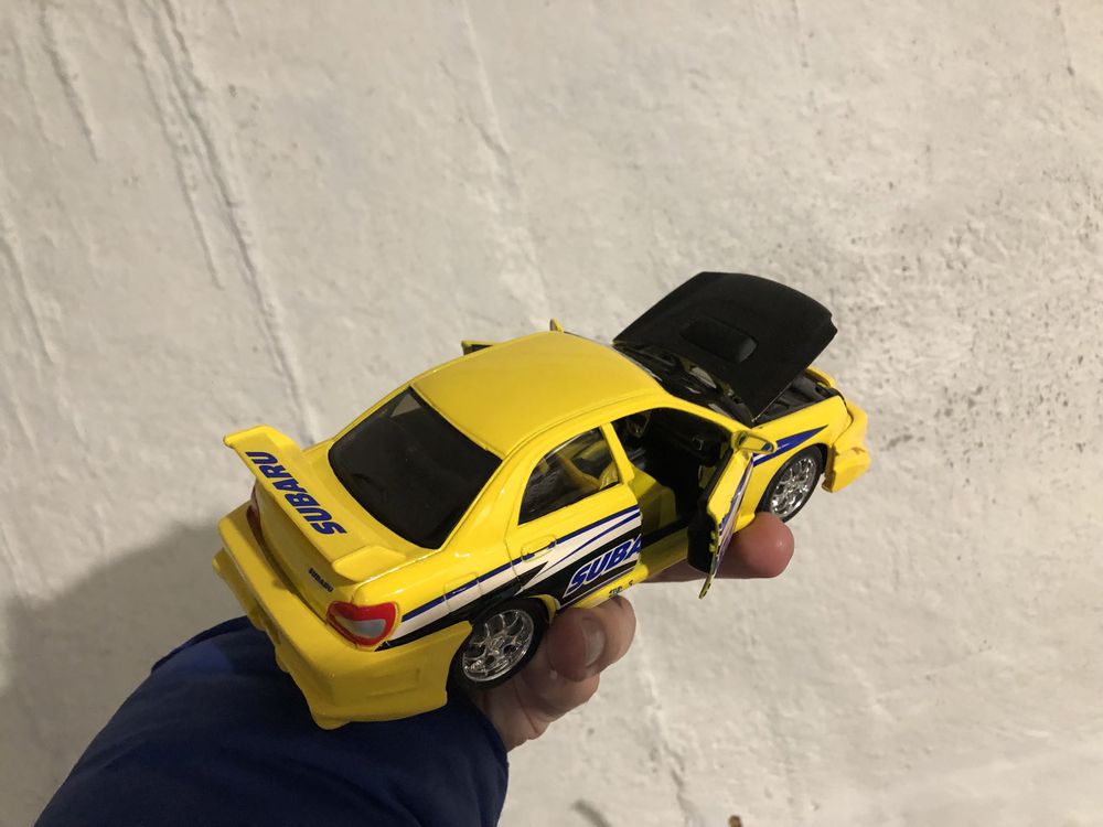 Subaru Impreza Bburago burago 1:24