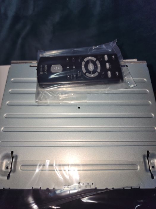Продам новый 2диновый магнитофон Sony