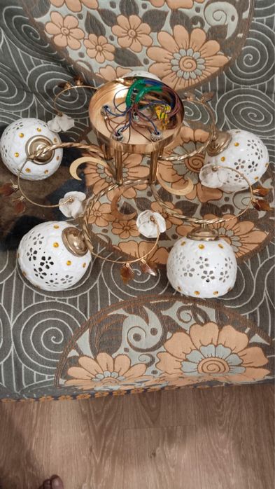 Продам люстру не дорого