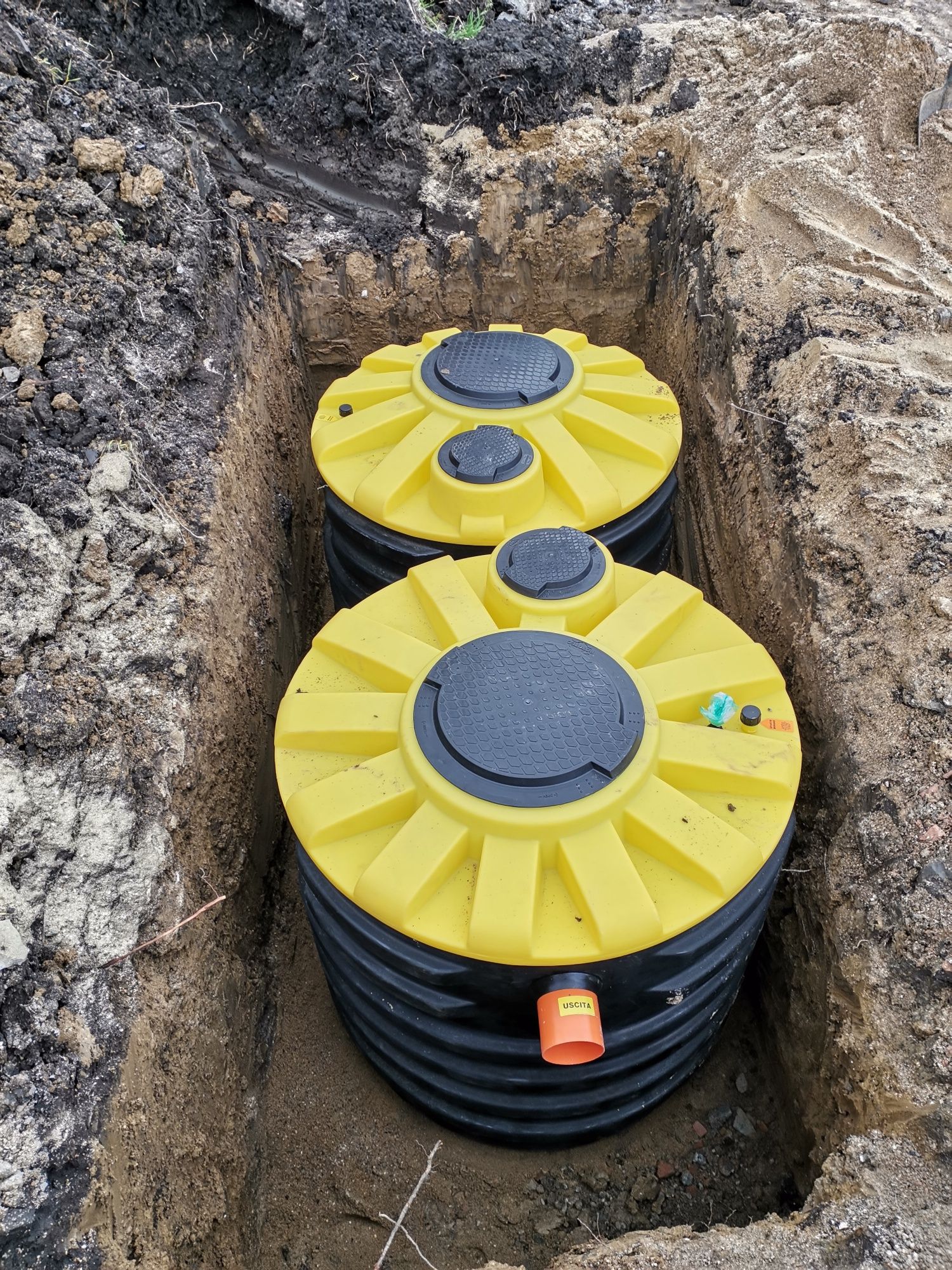Închiriez Miniexcavator Dumper Cilindru compactor Basculantă