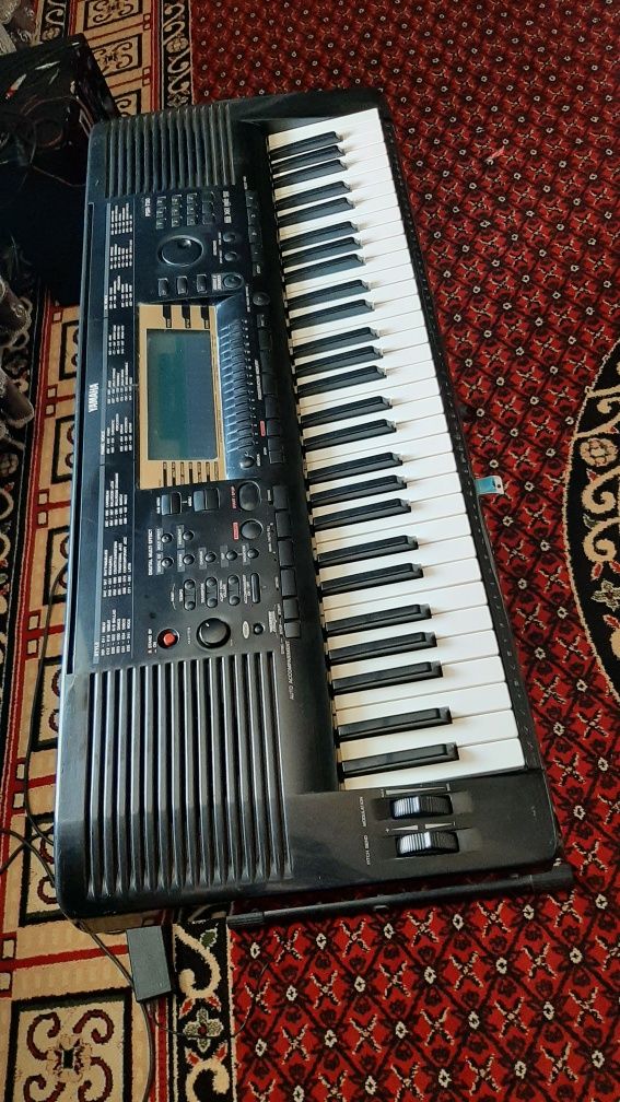 Yamaha psr 730   sotiladi.