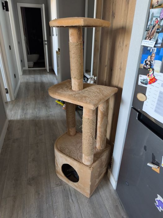 Домик для котов и кошки