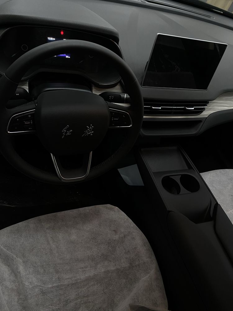 Hongqi EQM-5 2025 / 1 Yil garantiya
