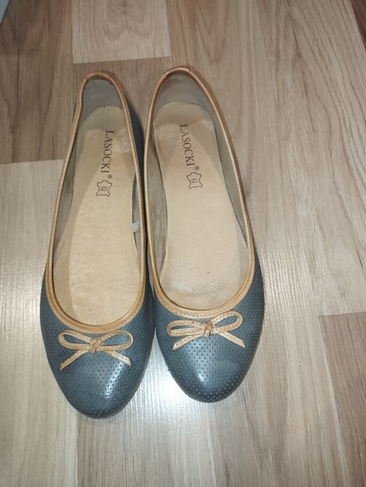 Vând balerini dama Lasocki
