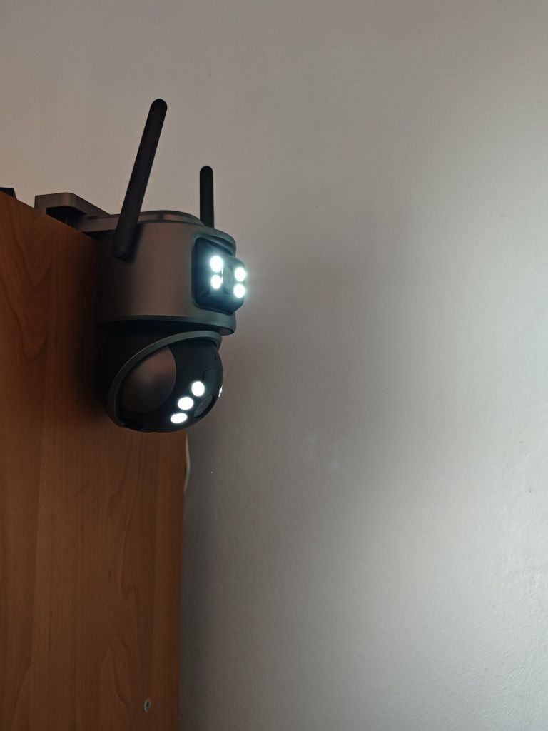 Двойна wifi камара icsee водоустоичива 6MP