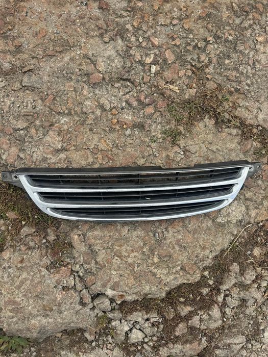 Решетка радиатора на авенсис 1 поколения