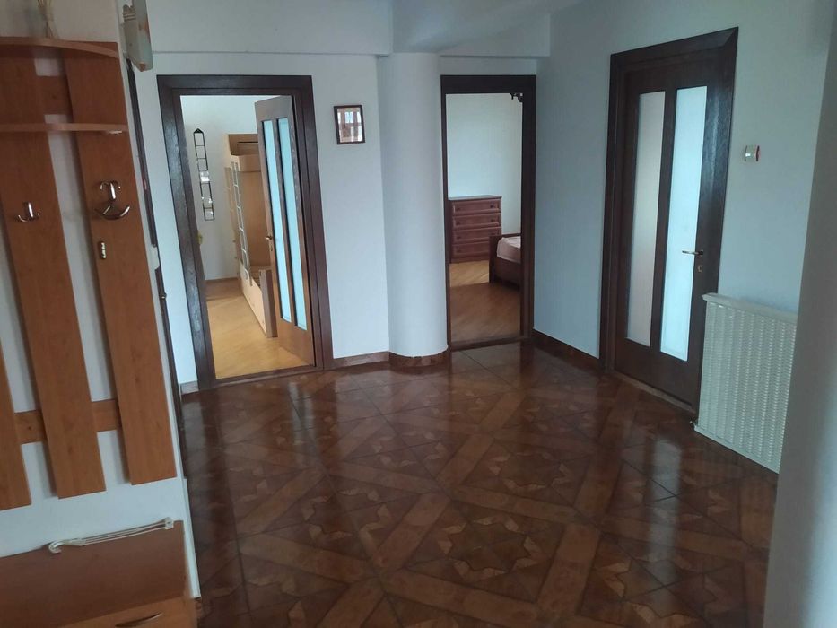 Apartament cu 3 camere de inchiriat