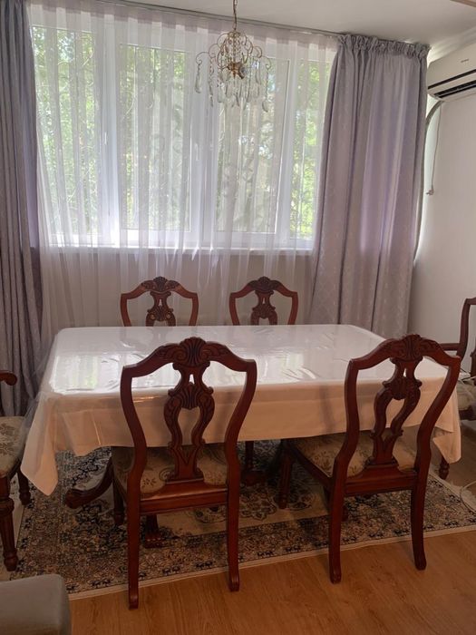 Продам стол со стульями, серванты