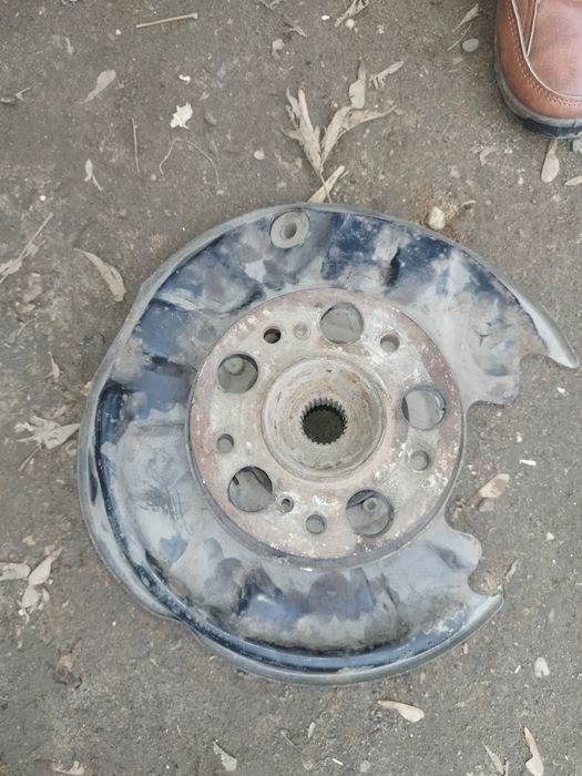 Продам ступицу заднюю от Мерседес 190