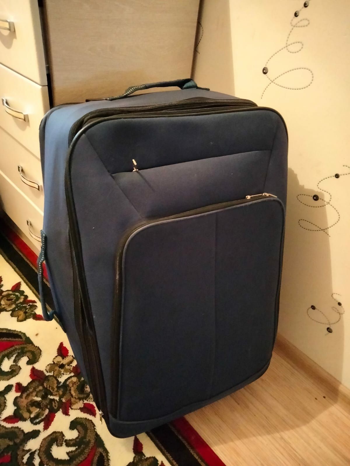 Продам чемодан большой
