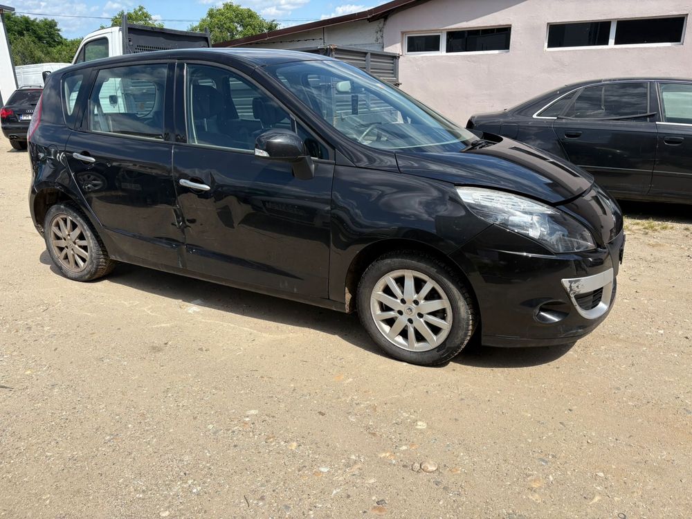 Dezmembrez Renault Scenic 2.0 Benzina Automat
