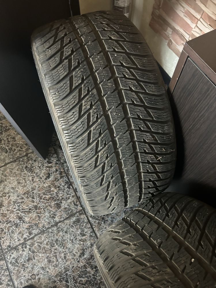 Nokian295/35/21цола\\\\\\\\\\\\\\\\\\\\\\\\\\\\\\\\\\\\
