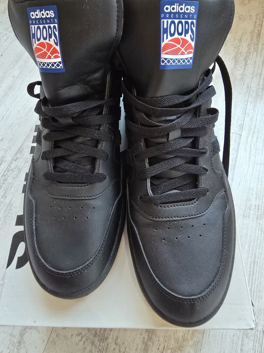 Чисто нови маратонки