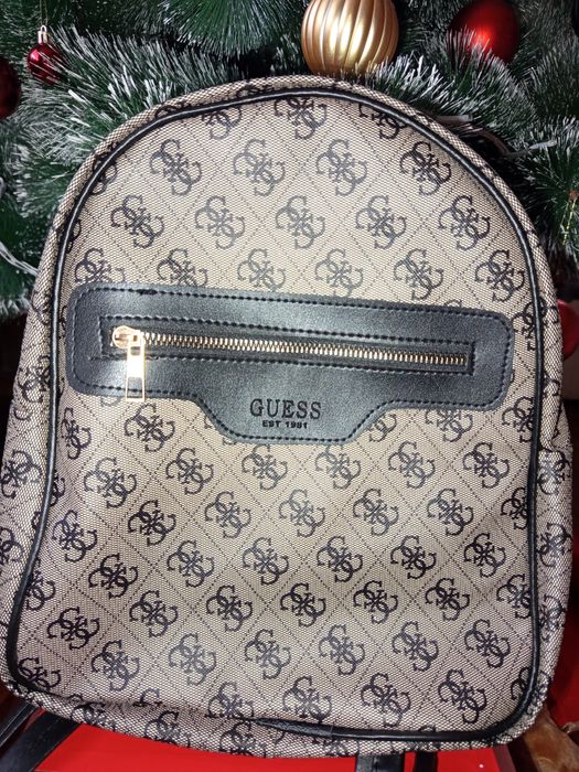 Кожена раница Guess
