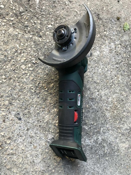 Акомулаторен ъглошлайф 20v Parkside не работещ