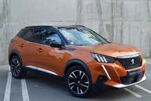 Peugeot 2008 GT-line/Panoramic/LED/Focal Sound/Distronic/Lane/Side/Camera/Sc incalz