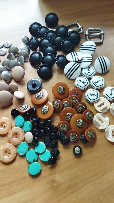 Пуговицы разные разного размера