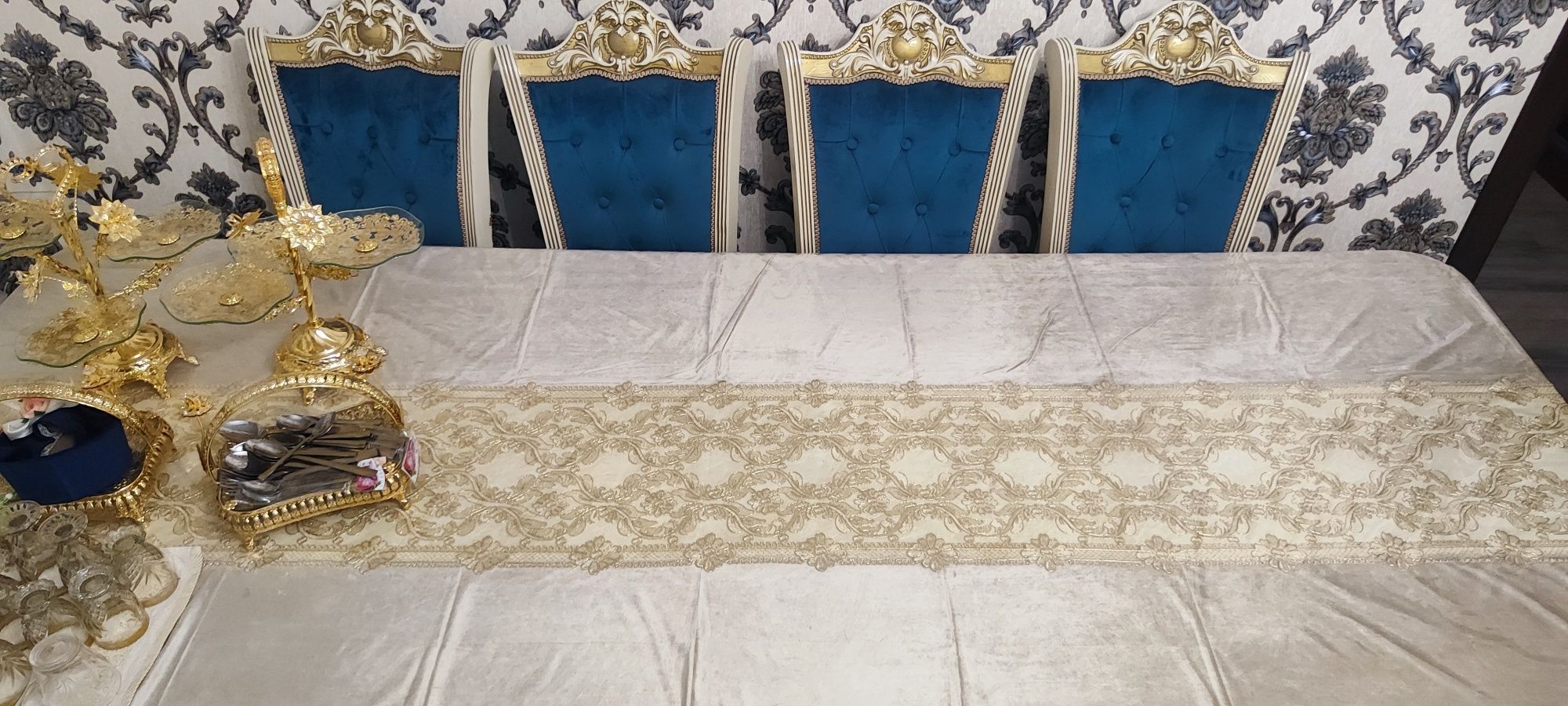 Стол стул сотилади састаянаси яхши .