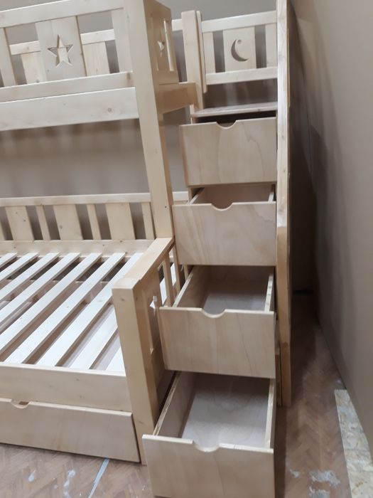 TRANSPORT GRATUIT.Pat etajat din lemn masiv.Cod 3503