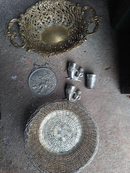 Антични метални предмети – месинг, калай, колекционерски съдове.