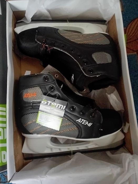 Коньки новые хоккейные