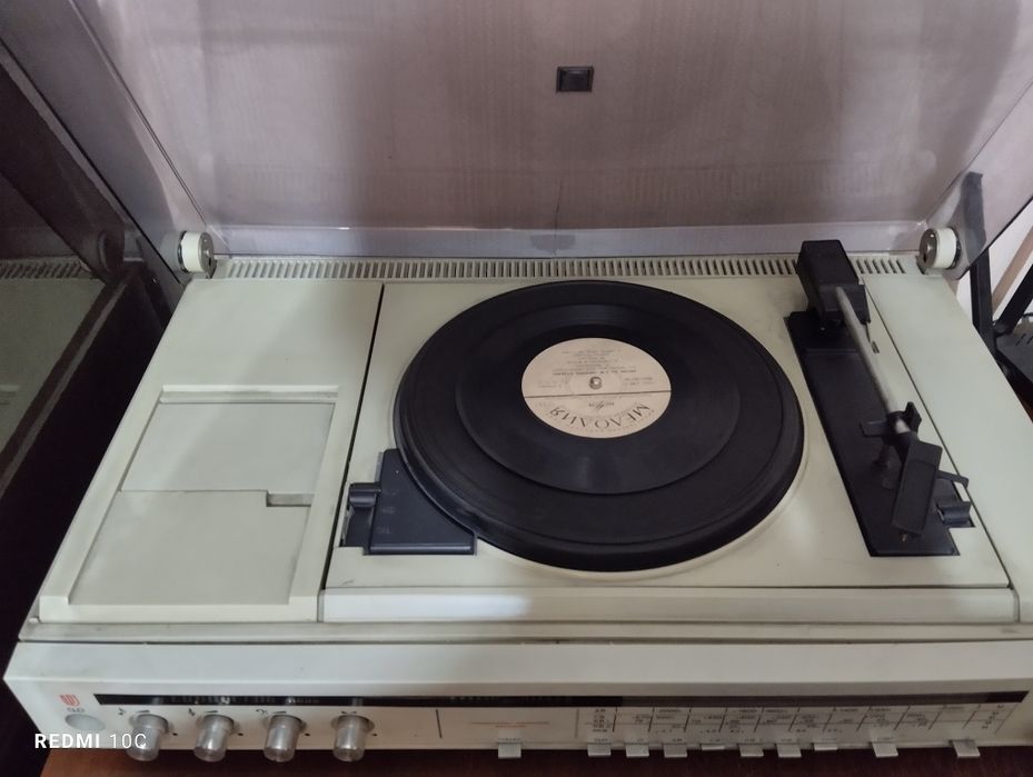 Радиола советская