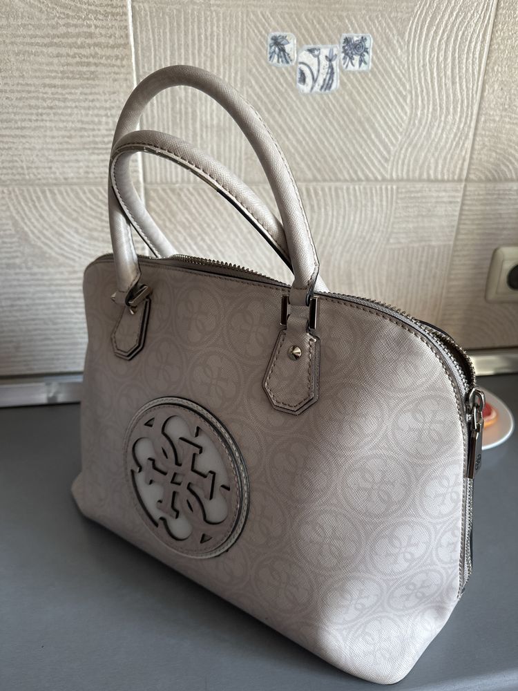 Сумка Guess бу в хорошем сгстоянии