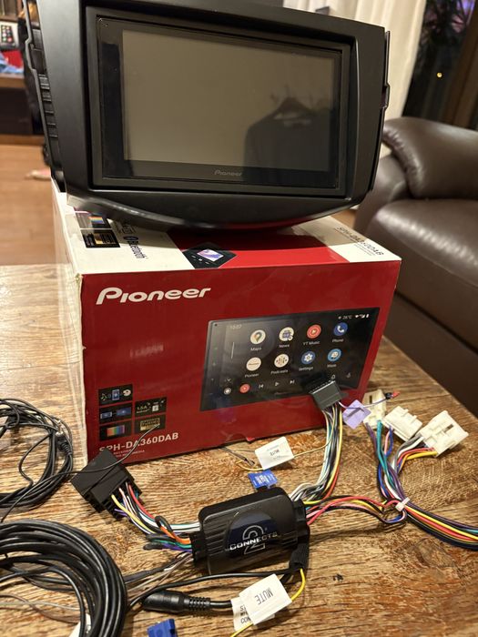 Vand navigatie Pioneer SPH DA360DAB + rama adaptoare pt Rav4 III