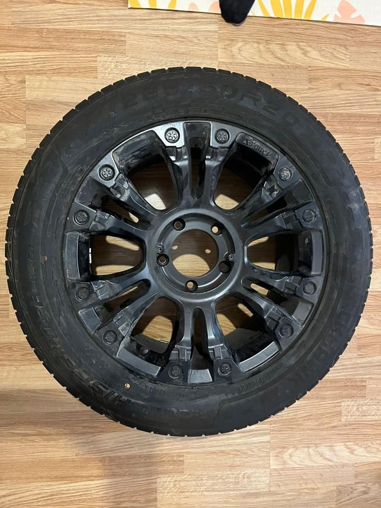 Продам комплект дисков 4-шт с шинами 285/50R20 на Toyota Land Cruiser