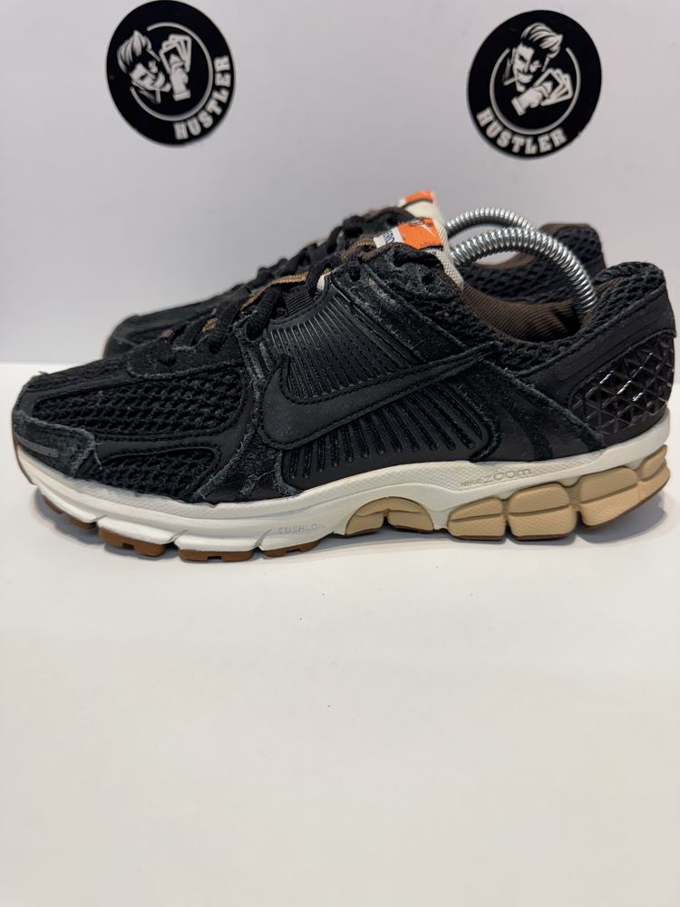 Маратонки NIKE ZOOM VOMERO 5 .Номер 40.5