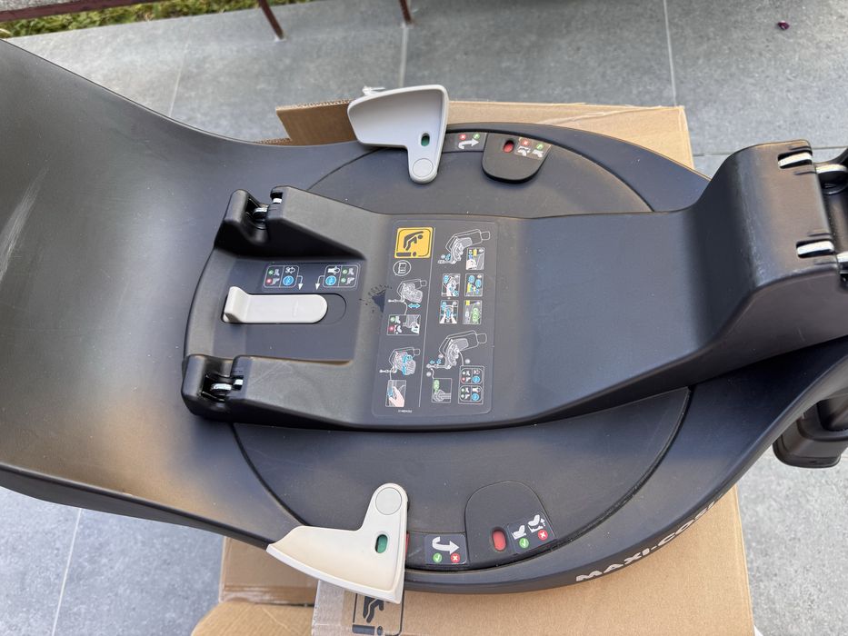 Столче за кола и база Maxi Cosi Family Fix 360 и Coral 360 ПЕРФЕКТНИ
