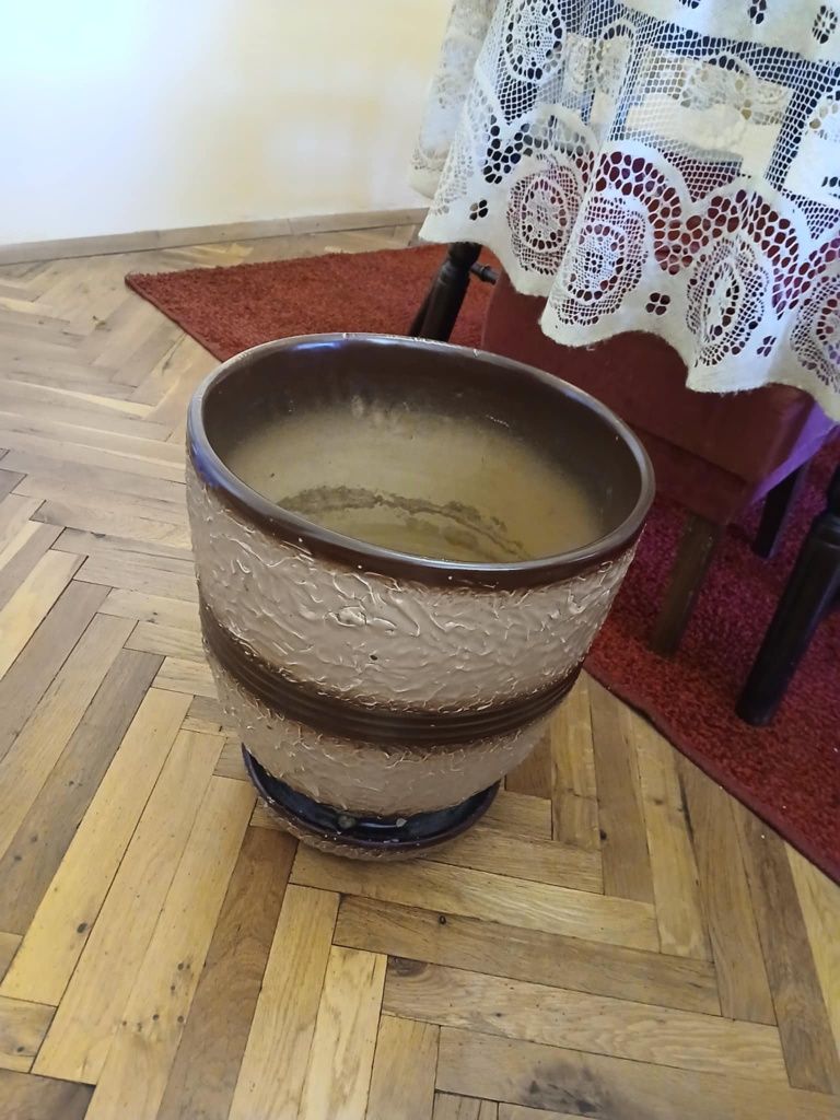 Керамична саксия