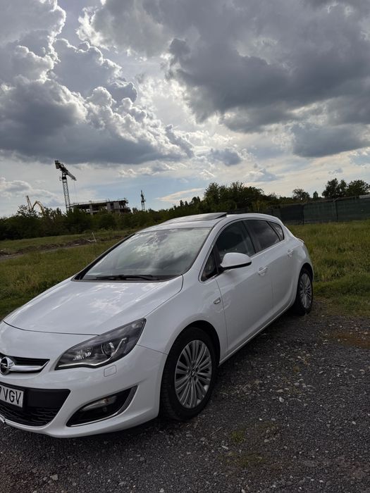 Opel Astra 1.4 Turbo 140 CP • Automată • 2014 •