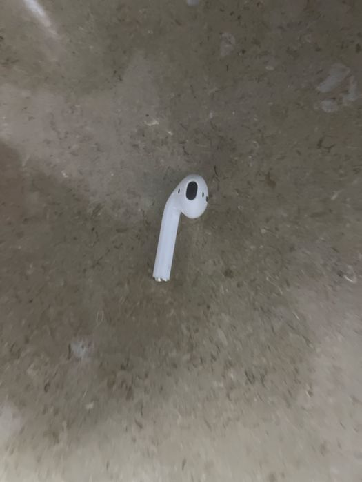 Оригинальный правый наушник от airpods 2